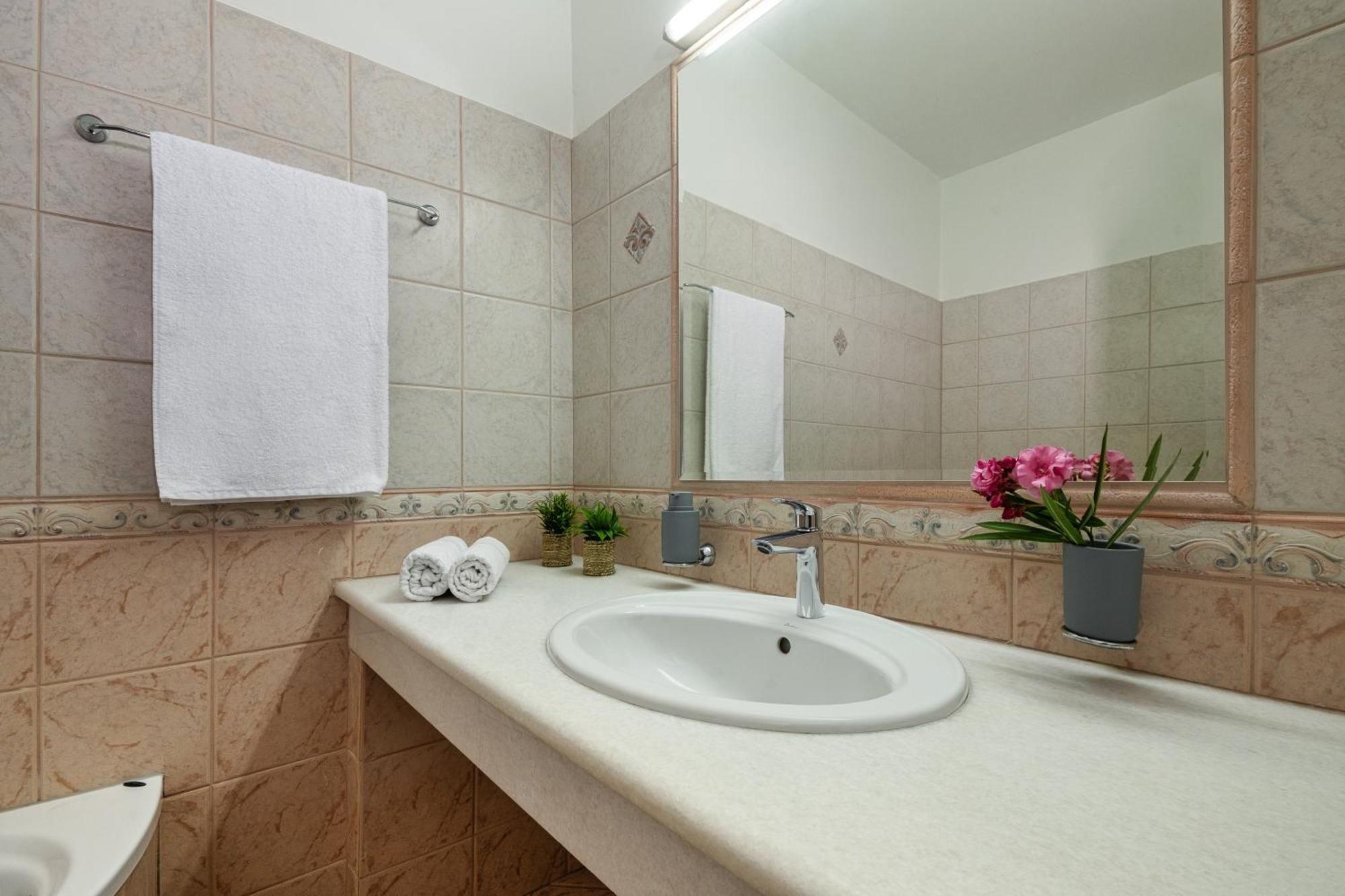 Villa Mariani II - In Lothiarika, Newly Renovated June 2024, Private Pool, Lindos 10 Min, Beach 120M Lardos Eksteriør billede